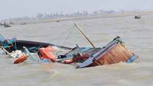 5 farmers drown as canoe capsizes