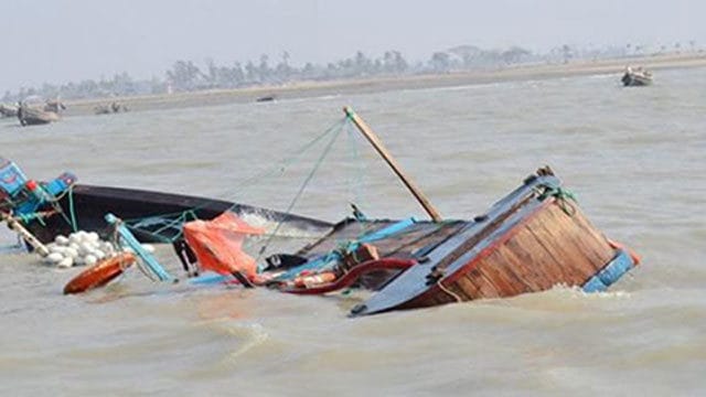 5 farmers drown as canoe capsizes